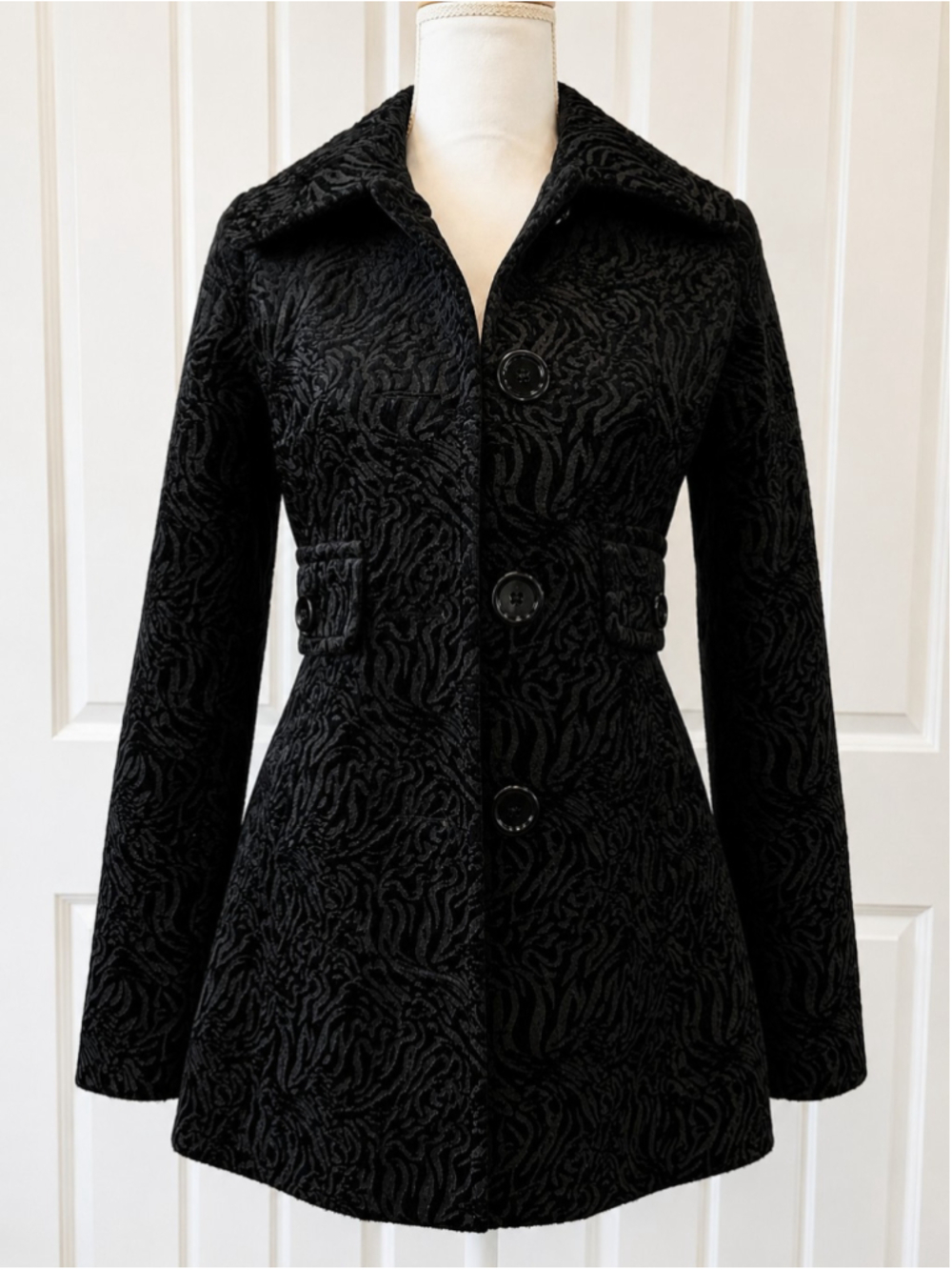 BKE Black Flocked Velvet Zebra Print Coat Jacket Sz S Button Front Textured City
